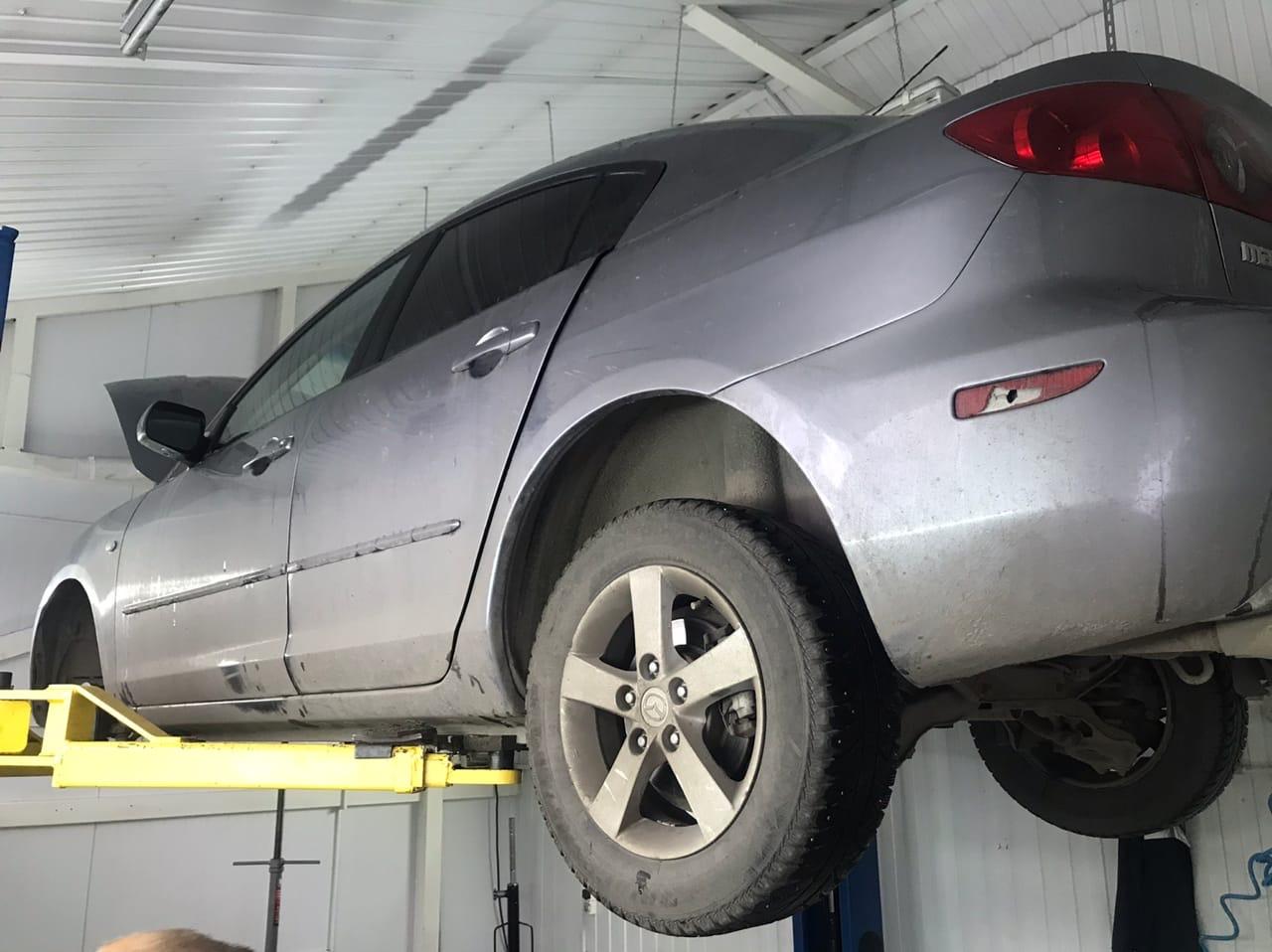 Mazda 3 на подъемнике